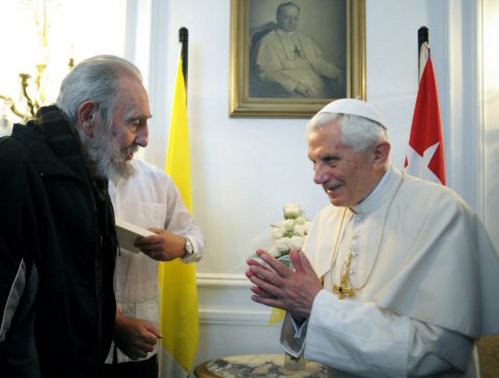 pope francis praying to fidel castro.